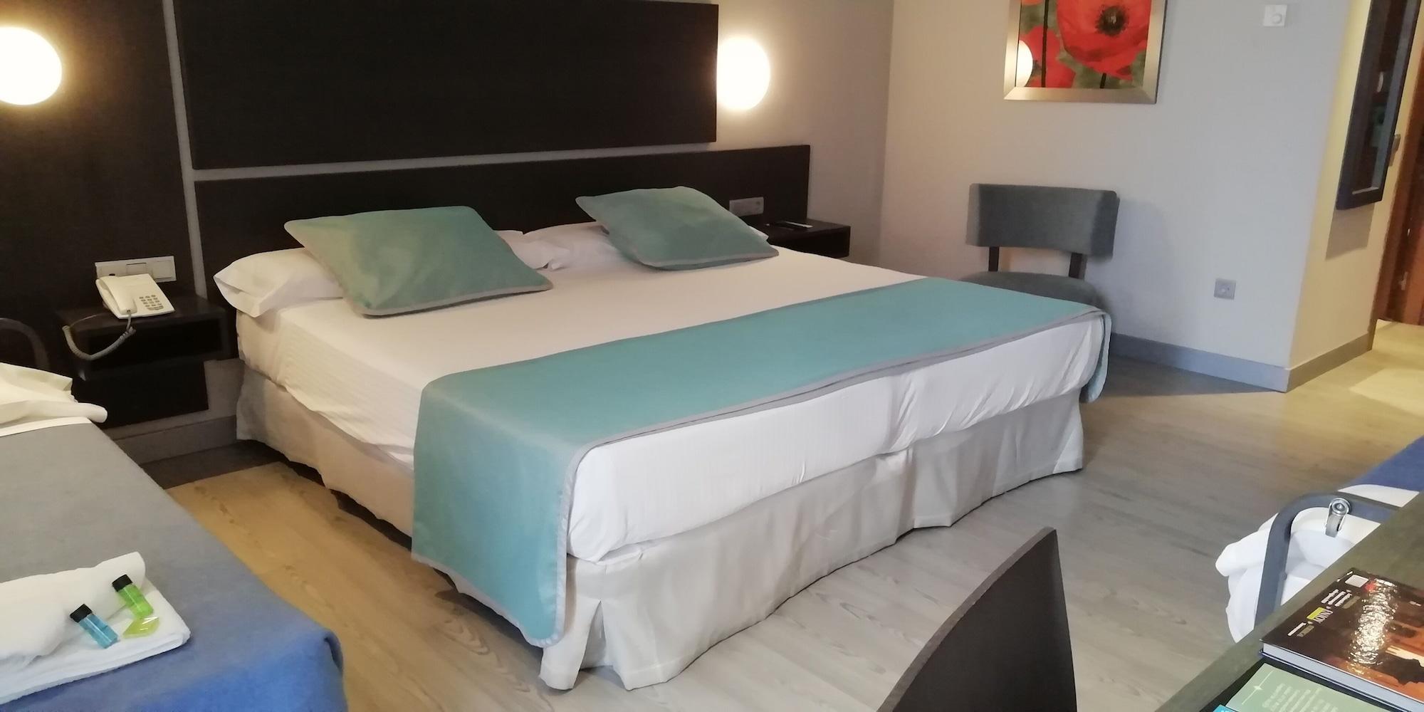 Hotel Ciudad De Ponferrada, Ascend Hotel Collection 外观 照片