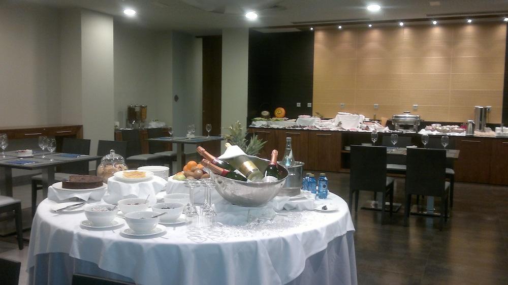 Hotel Ciudad De Ponferrada, Ascend Hotel Collection 外观 照片