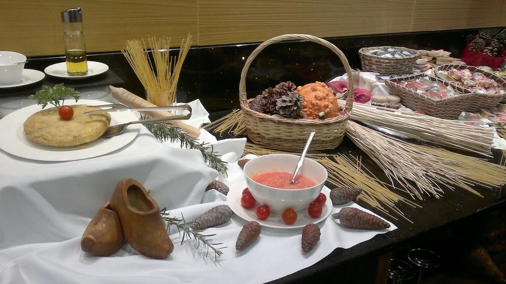 Hotel Ciudad De Ponferrada, Ascend Hotel Collection 外观 照片