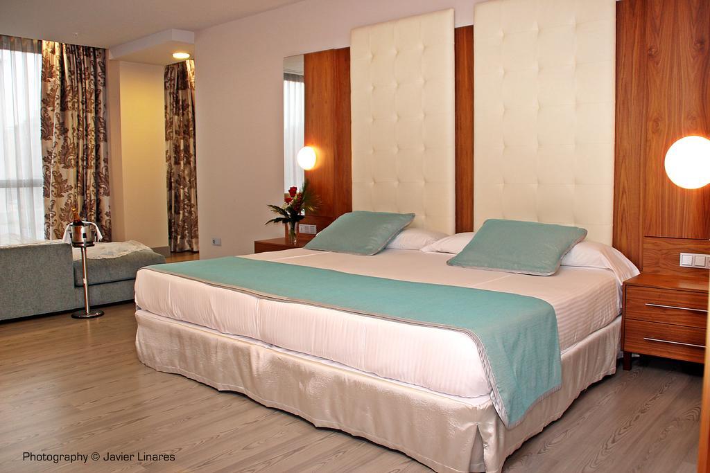 Hotel Ciudad De Ponferrada, Ascend Hotel Collection 客房 照片
