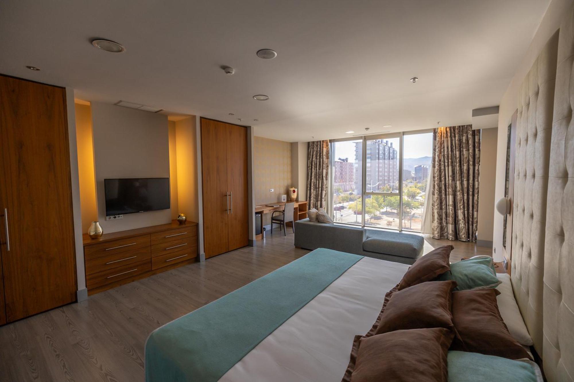 Hotel Ciudad De Ponferrada, Ascend Hotel Collection 外观 照片