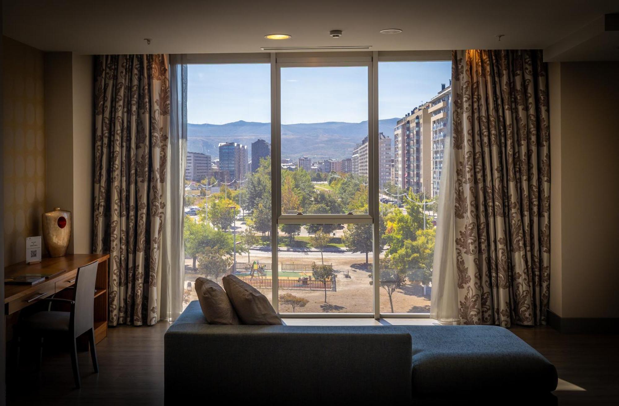 Hotel Ciudad De Ponferrada, Ascend Hotel Collection 外观 照片