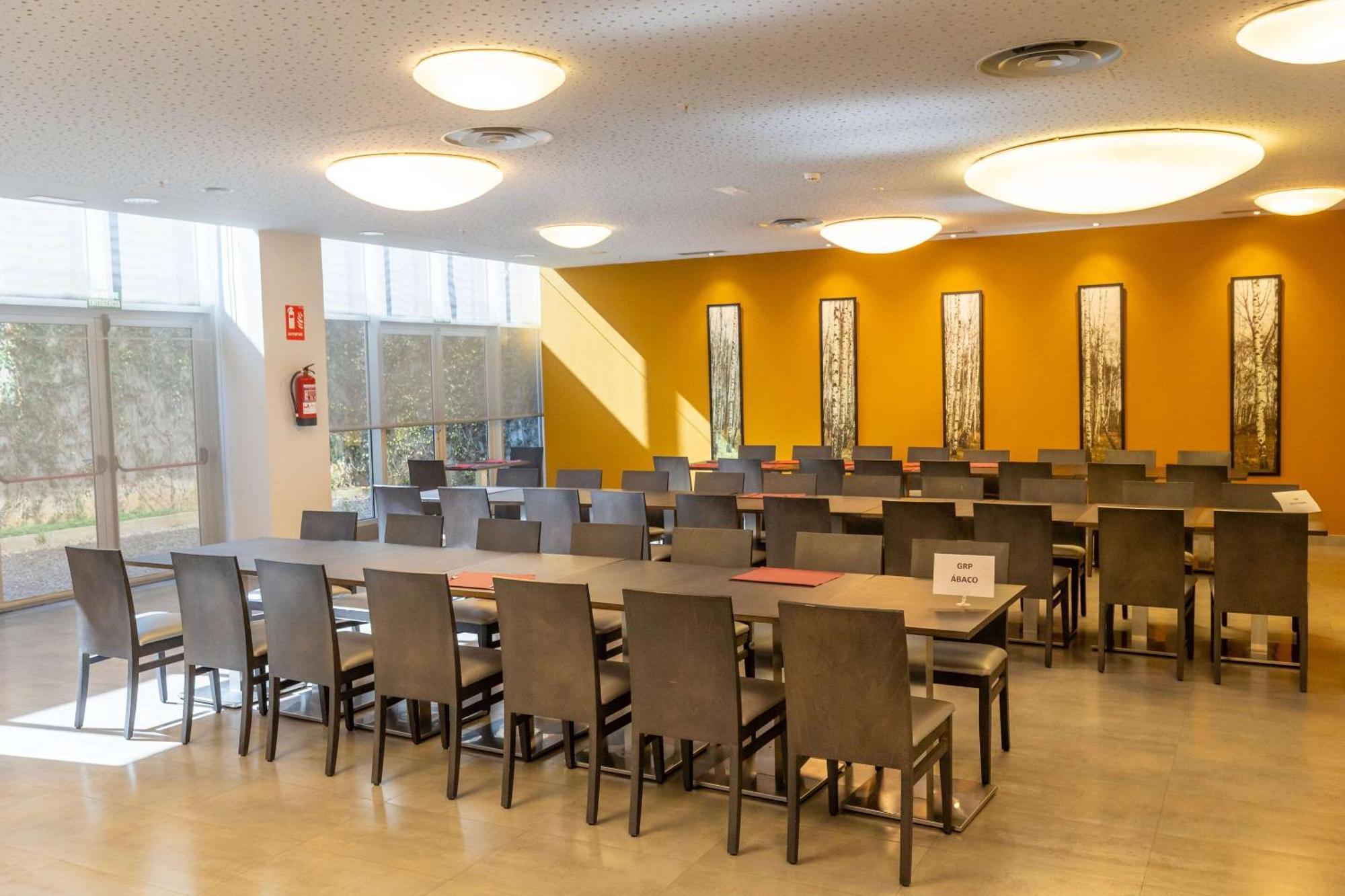 Hotel Ciudad De Ponferrada, Ascend Hotel Collection 外观 照片