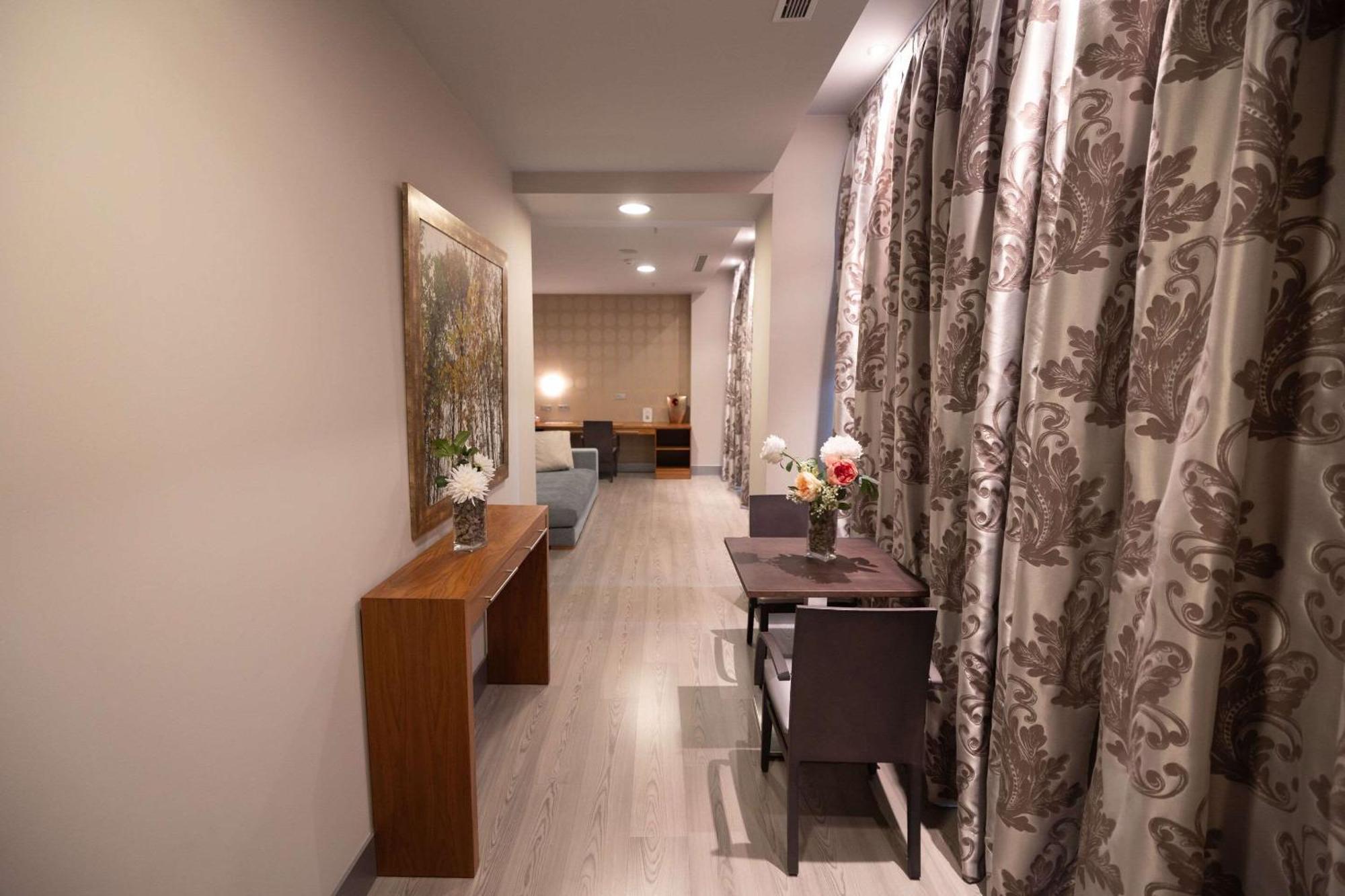 Hotel Ciudad De Ponferrada, Ascend Hotel Collection 外观 照片