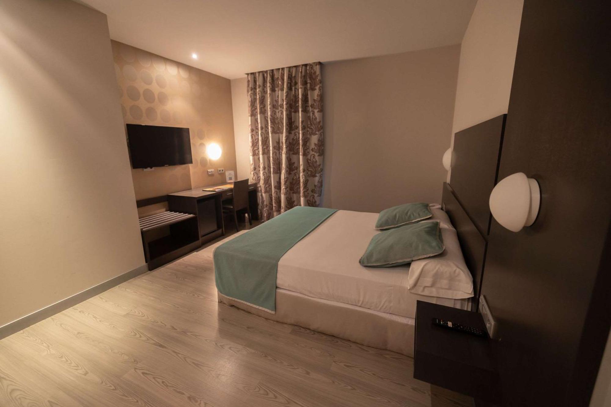 Hotel Ciudad De Ponferrada, Ascend Hotel Collection 外观 照片