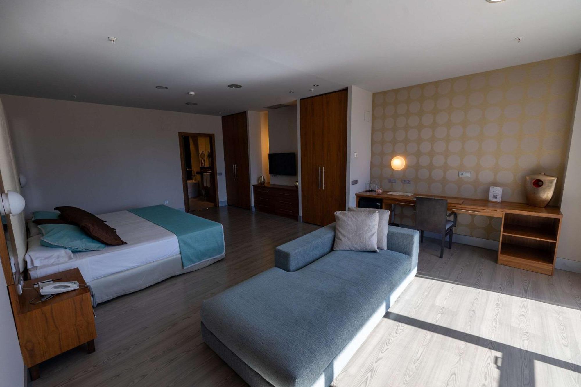 Hotel Ciudad De Ponferrada, Ascend Hotel Collection 外观 照片