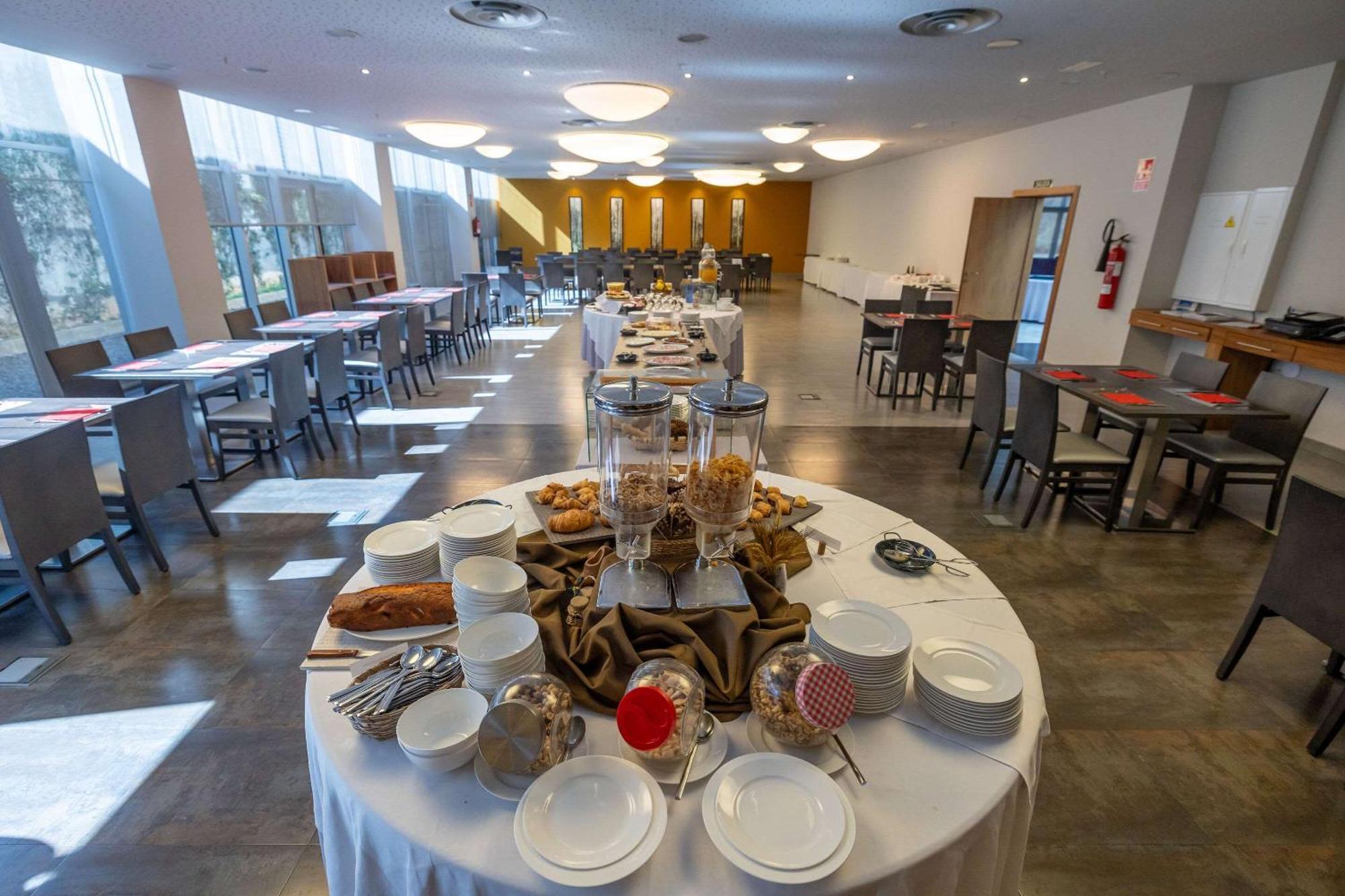 Hotel Ciudad De Ponferrada, Ascend Hotel Collection 外观 照片