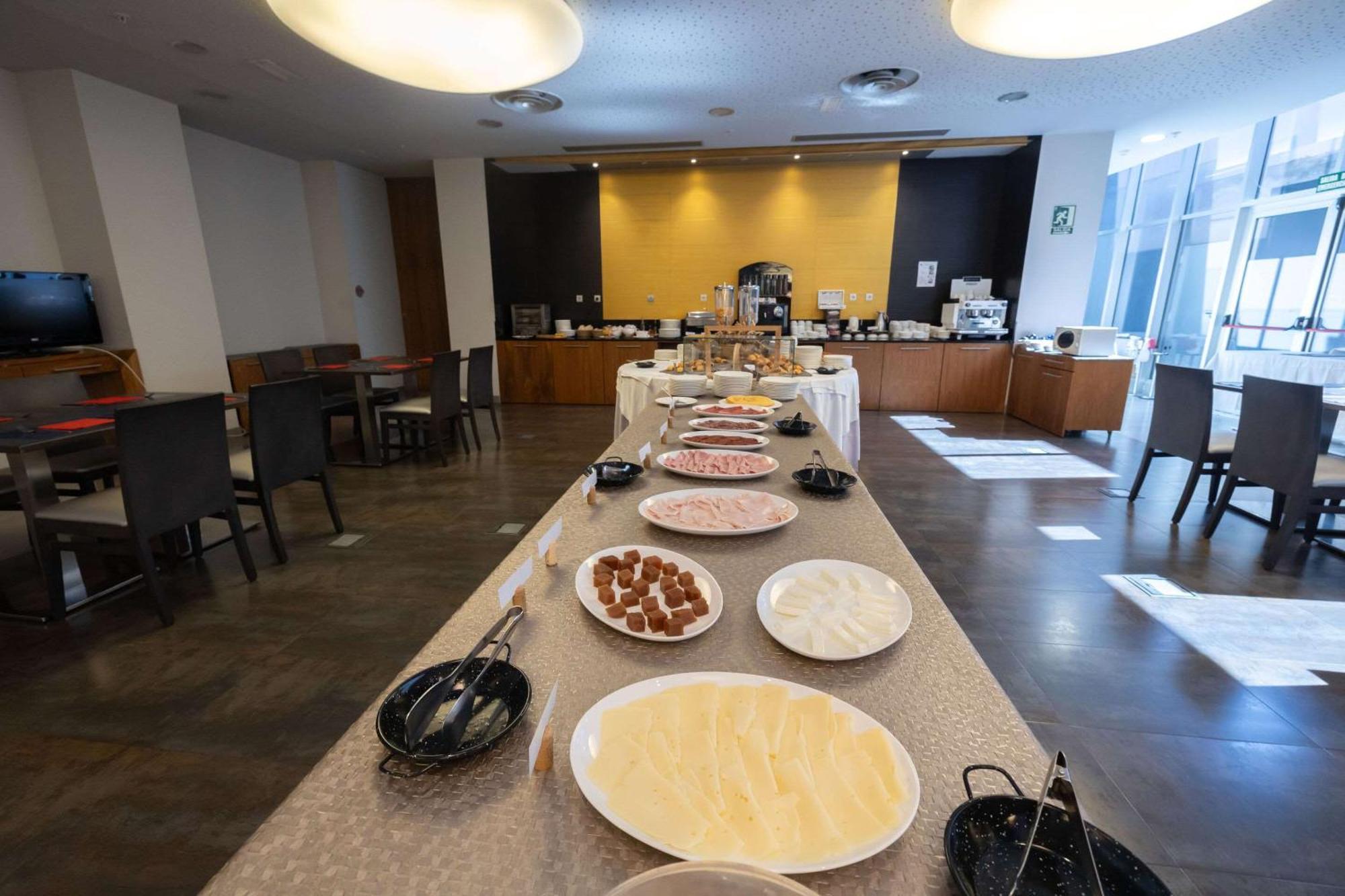Hotel Ciudad De Ponferrada, Ascend Hotel Collection 外观 照片