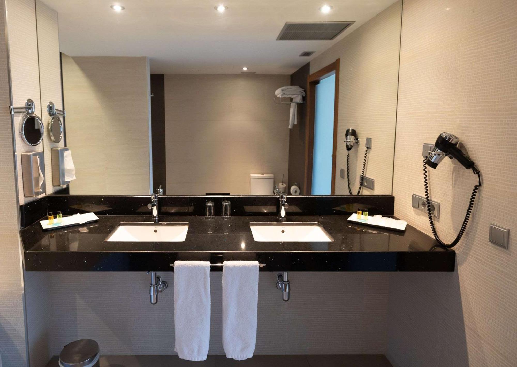 Hotel Ciudad De Ponferrada, Ascend Hotel Collection 外观 照片