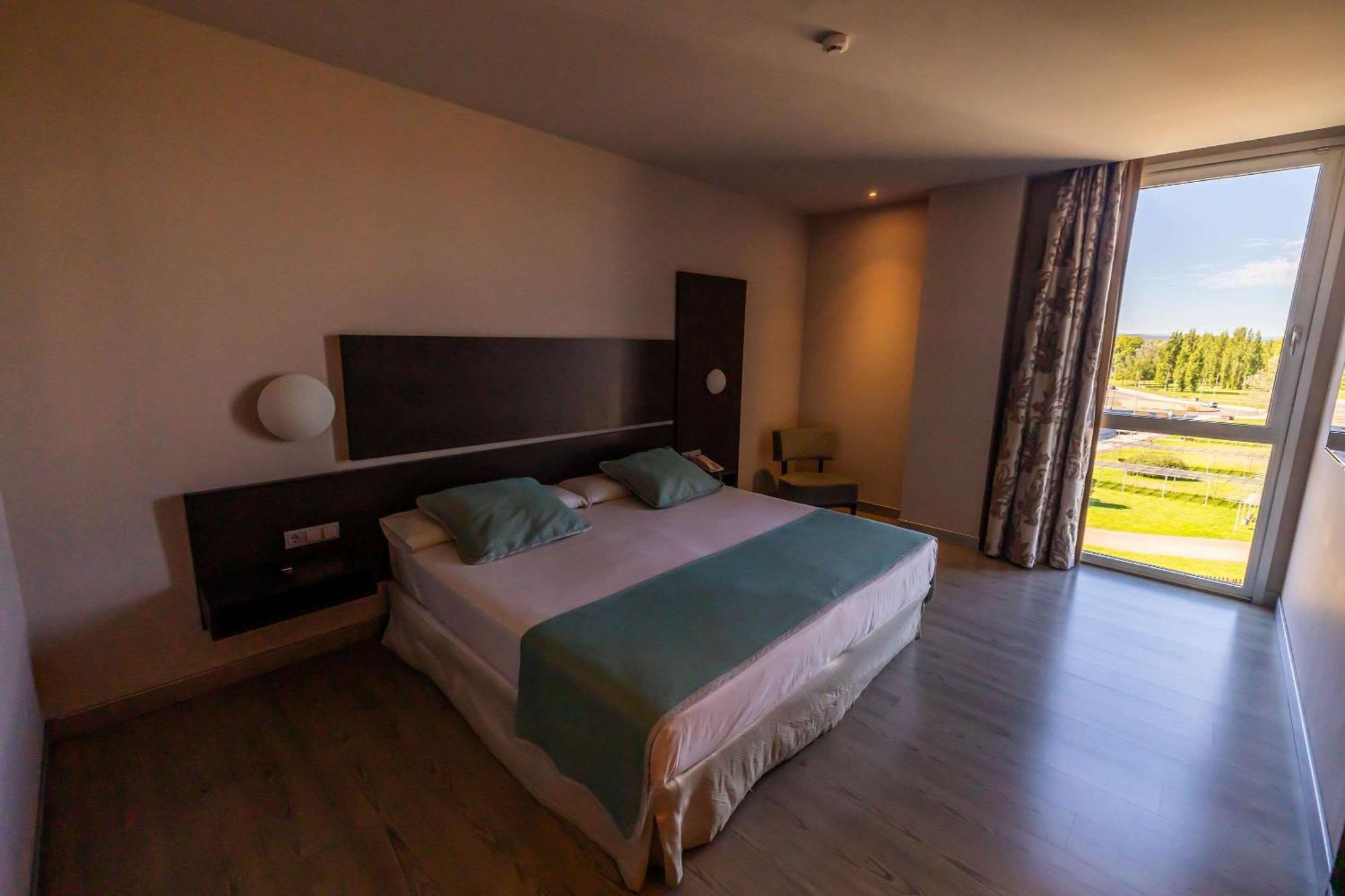 Hotel Ciudad De Ponferrada, Ascend Hotel Collection 外观 照片
