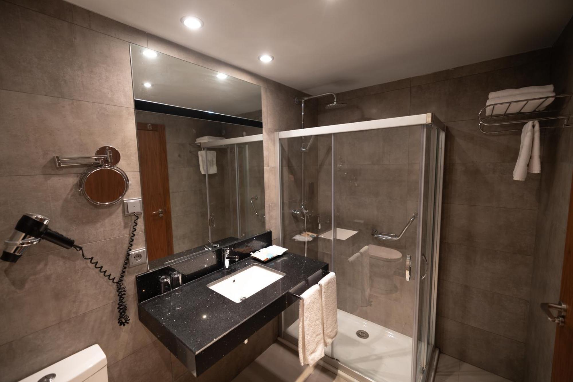 Hotel Ciudad De Ponferrada, Ascend Hotel Collection 外观 照片